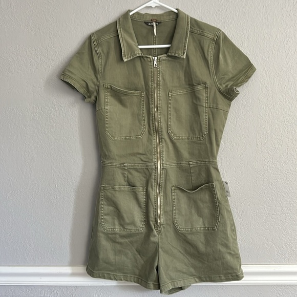 NWT Free People Army Romper shorts, green, women’s size 12. - Picture 1 of 8